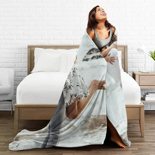 Vista 4 de HooSo Manta Personalizada para Cama con Fotos y Texto, Mantas Personalizadas con Collage de Fotos para Regalo de Cumpleaños Familiar y Boda, Collage