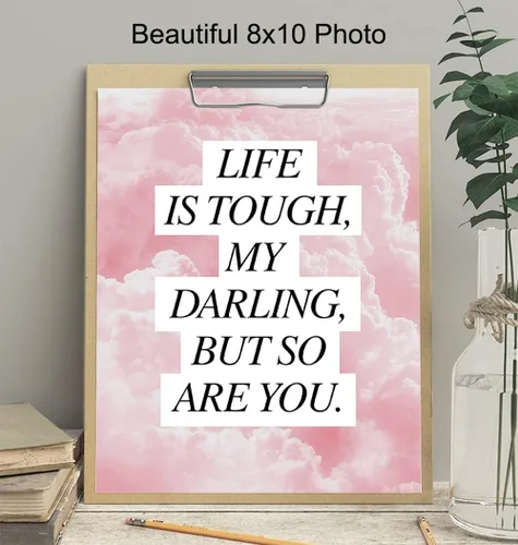 Vista 4 de La vida es dura, pero tú también lo eres - Regalos de aliento para mujeres - Decoración de pared con citas inspiradoras y positivas - Arte de pared