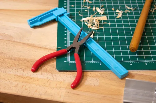 Vista 6 de Excel Blades Juego de abrazaderas de barra de plástico ajustables de 7 pulgadas, paquete de 4 mini abrazaderas y esparcidores para construcción