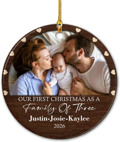 Vista 19 de Adorno de cerámica personalizado de cinco medias con nombres y año personalizados, nuestra primera Navidad como familia de cinco, nuestros primeros