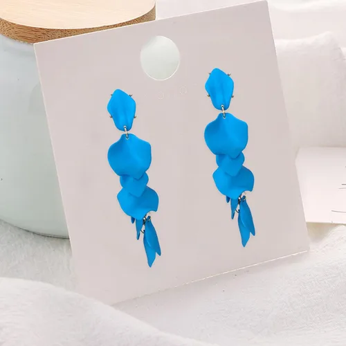 Vista 5 de Aretes largos de acrílico con diseño de pétalos de rosa, aretes colgantes de flores exageradas, aretes de borla floral para mujeres, fiestas, uso