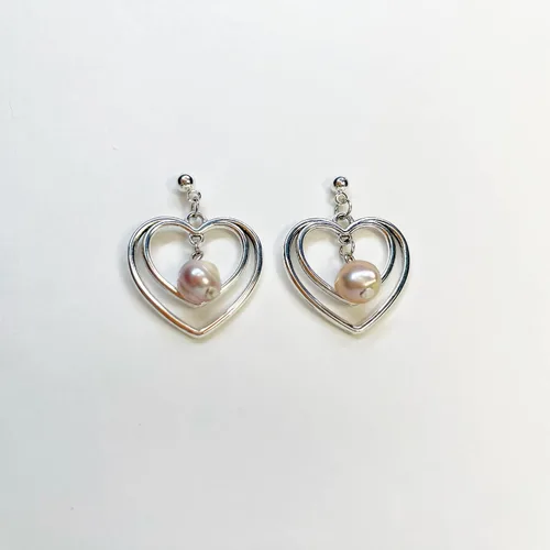 Vista 5 de Pearl Hearts Dangle Earrings