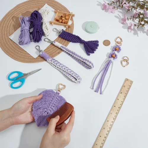 Vista 4 de INFUNLY Juego de 5 llaveros de pulsera de macramé morado, kit de llavero trenzado para adultos, dijes de macramé, juego de nudos con borla bohemia