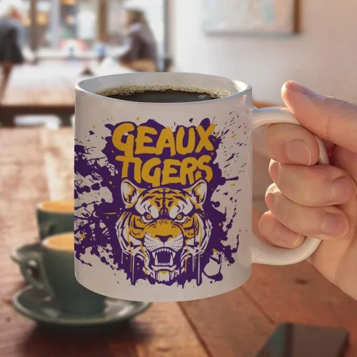 Vista 4 de Geaux Tigers Graffiti - Taza de café de cerámica, novedosa taza de regalo para café, té y bebidas calientes, 11 onzas, color blanco