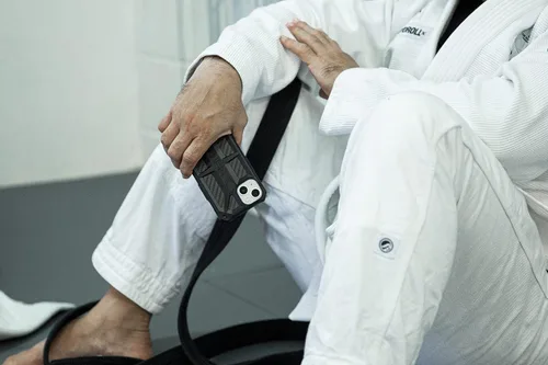 Vista 7 de URBAN ARMOR GEAR UAG - Funda diseñada para iPhone 13 Pro Max, de fibra de carbono, resistente, ligera, delgada, a prueba de golpes, funda protectora