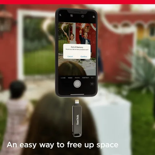 Vista 2 de SanDisk Unidad flash iXpand Luxe de 64 GB con conectores Lightning y USB-C. Funciona con iPhone 14 y más antiguos - SDIX70N-064G-GN6NN