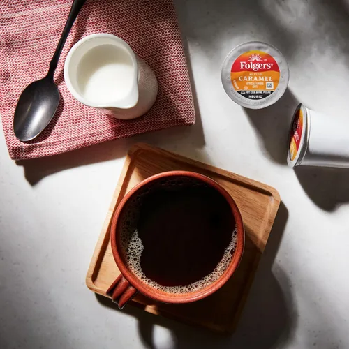 Vista 3 de Folgers Café con sabor artificial a caramelo mantecoso, cápsulas Keurig K-Cup, caja de 10