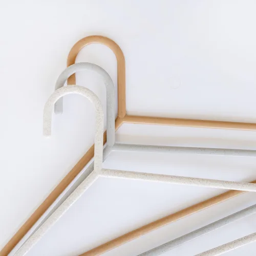 Vista 6 de 3 Sprouts Perchas de Plástico de Paja de Trigo - Paquete de 30 Perchas para Niños Pequeños para Ropa de Niños y Bebés, Abrigos - Ideal para Niñas