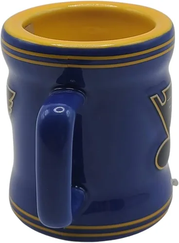 Vista 2 de Boelter Brands Mini taza esculpida de la NHL con licencia de 2 onzas, color espresso/vaso de chupito