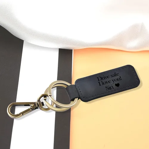 Vista 3 de Llavero de cuero personalizado con texto de nombre, llavero de cuero para hombres y mujeres, regalos para papá, novio, mamá
