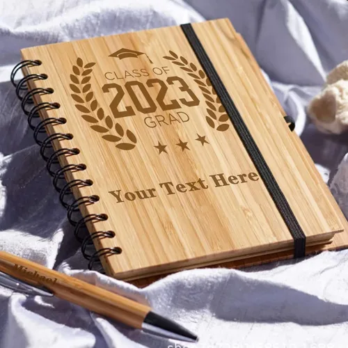 Vista 5 de xrlsg Cuaderno personalizado con foto grabada, cuaderno de bambú personalizado con bolígrafo, diarios en espiral para graduación, conmemorativo