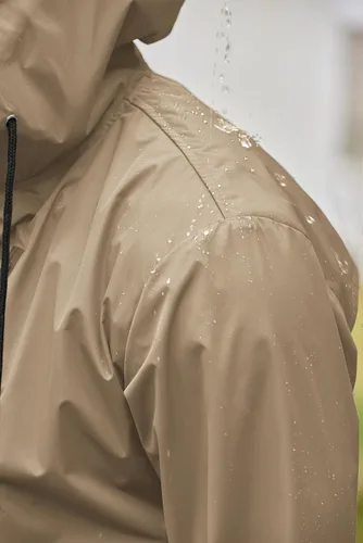 Vista 34 de COOFANDY Chubasquero largo para hombre, chaqueta impermeable para exteriores, con capucha