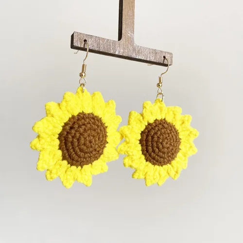 Vista 8 de Aretes colgantes únicos y ligeros hechos a mano con forma de girasol grande, bonitos aretes de gancho floral de flor bohemia para mujer, fiesta