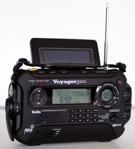 Vista 6 de Kaito Voyager Pro KA600 Dínamo digital solar, a cuerda. Radio con palanca de dínamo frecuencias AM/FM/LW/SW y NOAA, para emergencias, con linterna