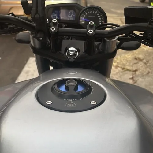 Vista 6 de Tapas de depósito de combustible de motocicleta para Yamaha R15 R25 R3 R6 R6S R1 MT01 MT07 MT09 MT10 FZ8 FZ6 XJ6 V-max XJR13000 FJR1300 XT660 (negro)