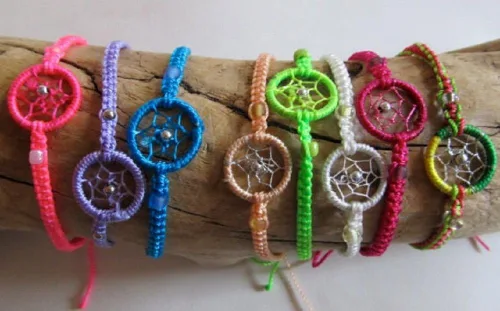 Vista 2 de # 91Fifty Pack Woven Dream Catcher pulseras de la amistad Varios colores Perú Arte