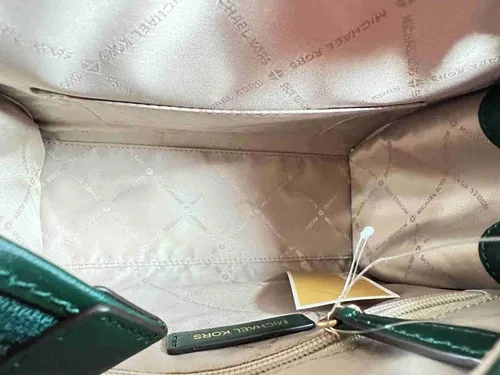 Vista 7 de Michael Kors Hamilton Kay Lock - Bolso cruzado de cuero pequeño, color verde joya, Verde