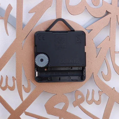 Vista 3 de iwa concept Primer reloj silencioso islámico de metal Kalima Decoraciones de pared de Ramadán islámico Regalo moderno de inauguración de la casa