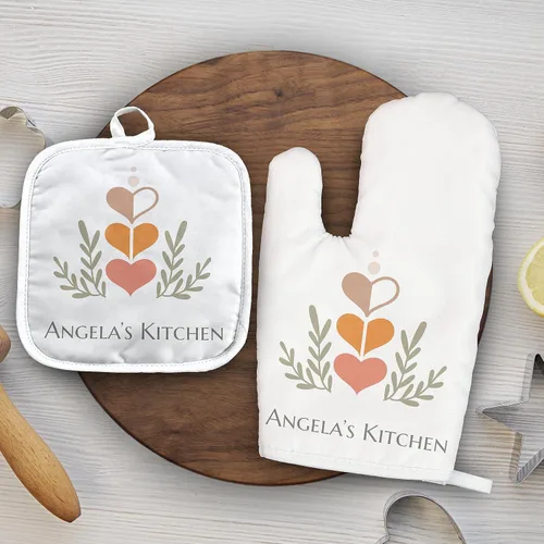 Vista 4 de Angela's Kitchen - Juego de guantes de horno personalizados y soporte para ollas Regalos de cocina personalizados Inauguración de la casa