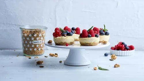 Vista 3 de Familia Cereal suizo Muesli, receta original con frutas y nueces, disfruta de avena caliente, fría o durante la noche, 29 onzas (paquete de 1)