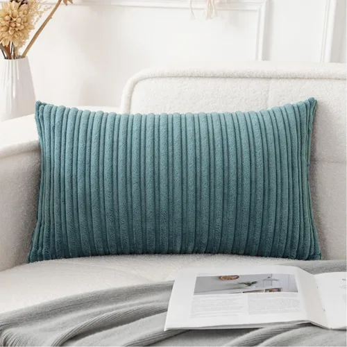 Vista 74 de UGASA - Fundas de almohada decorativas de terciopelo suave y sólidas de Navidad para sala de estar/sofá, 16 x 16 pulgadas, 2 unidades, color burdeos