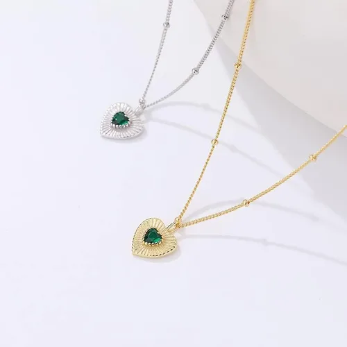 Vista 2 de Collar de clavícula de esmeralda en forma de corazón de oro de 14 quilates, el símbolo perfecto con colgante de esmeralda de amor y devoción