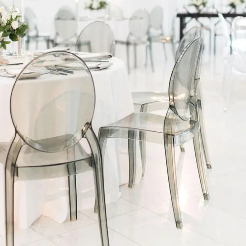 Vista 7 de Fohfurniture Juego de 8 32 sillas fantasmas transparentes grandes color humo de 20 pulgadas, sillas de comedor acrílicas apilables grises, sillas