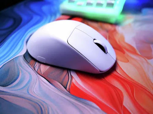 Vista 5 de CHERRY Xtrfy M64 Wireless Ratón ergonómico ultraligero para juegos (M64 Pro 8K, blanco)
