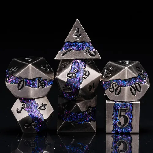 Vista 18 de Dados poliédricos DND de metal, juego de dados metálicos con purpurina a rayas grandes, juego de 7 dados plateados antiguos para juegos de rol