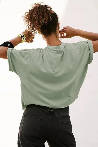 Vista 2 de Camisetas cortas extragrandes de entrenamiento de para mujer, estilo informal, de manga corta, hombros caídos, con dobladillo enrollado, básicas