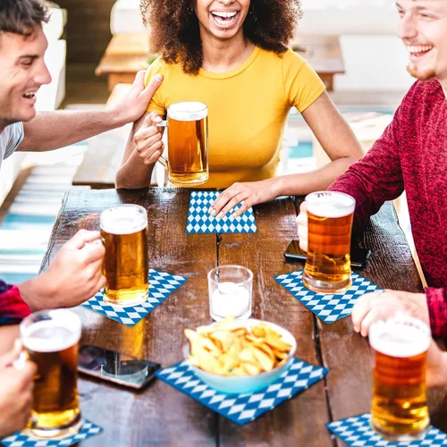 Vista 6 de Whaline Paquete de 80 servilletas de almuerzo Oktoberfest a cuadros azules y blancos, servilletas de papel desechables decorativas para postre