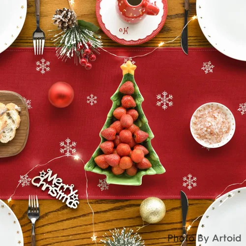 Vista 4 de Artoid Mode Camino de Mesa de Feliz Navidad con Árboles de Navidad y Copos de Nieve Rojos 210 GSM, Decoración de Mesa de Comedor de Cocina