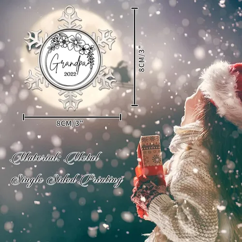 Vista 2 de Adorno colgante de Navidad promocionado para abuelo, adornos de Navidad de copo de nieve de metal, decoración de árbol a hogar para la primera