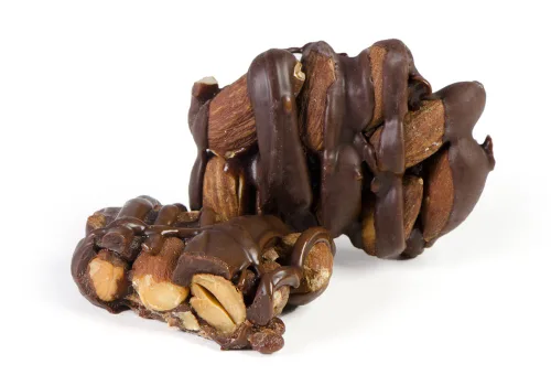 Vista 3 de Caja de nueces cubiertas de chocolate con caramelo, variedad surtida de nueces de chocolate, hamburguesas de nueces, almendras, racimos