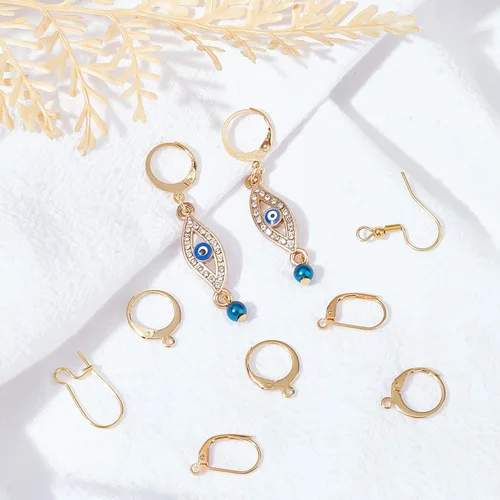 Vista 5 de Beebeecraft 50 ganchos para aretes de 5 estilos con bucle, chapados en oro de 18 quilates, ganchos para orejas de pez, arracadas con cierre de Dorado