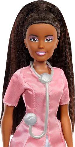 Vista 4 de MGA Dream Ella I AM A Doctor Yasmin - Muñeca de moda, incluye uniforme médico, accesorio de estetoscopio, cabello castaño oscuro, regalo