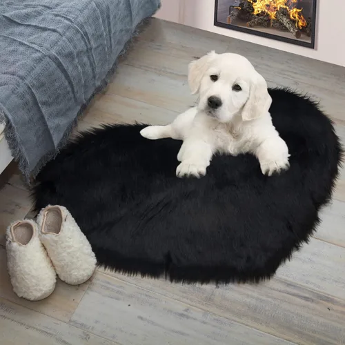 Vista 3 de YRXRUS Alfombra con forma de corazón, alfombra negra con forma de corazón, alfombras de pelo sintético esponjosas, alfombras de pelo largo para Negro