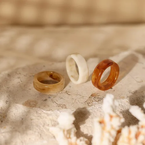 Vista 3 de Viva Joya 24-30 anillos de resina, anillos de plástico, anillos acrílicos para nudillos para mujeres, adolescentes y niñas, estéticos gruesos