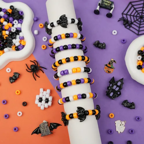 Vista 6 de 1200 cuentas de poni de Halloween, 45 cuentas de murciélago negro, 0.236 x 0.354 in, cuentas de pony negro, morado, naranja, blanco, para joyas 4
