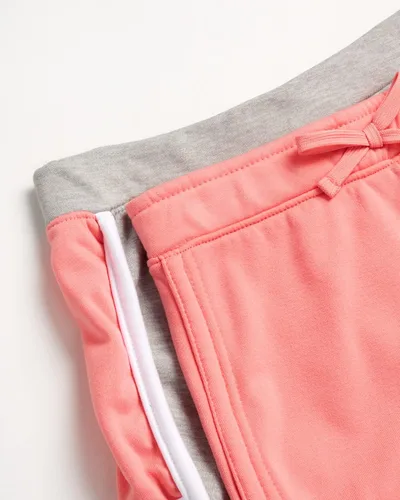 Vista 2 de Body Glove Pantalones cortos activos para niñas Paquete de 2 pantalones cortos suaves y acogedores para gimnasio (Talla 7-12)