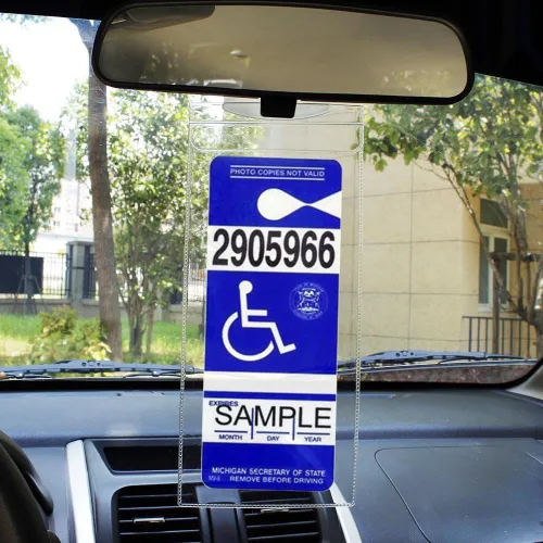 Vista 3 de Protector pequeño de placa de permiso para estacionamiento de discapacitados, ultra transparente, funda protectora con gancho grande de Tbuymax