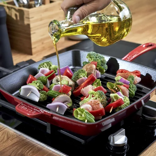 Vista 6 de Staub Sartén cuadrada de hierro fundido de 12 pulgadas, cereza, fabricada en Francia