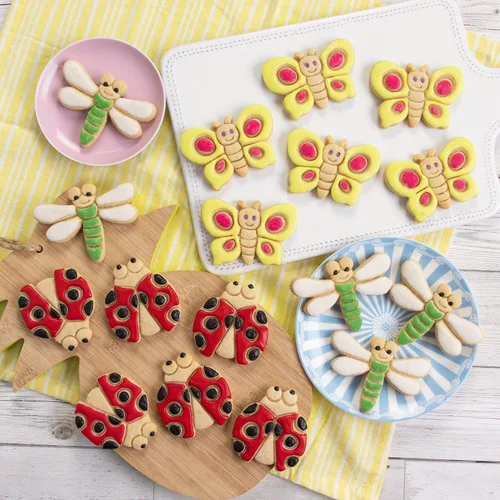 Vista 2 de Juego de 3 cortadores de galletas de insectos (diseños: mariquita, libélula y mariposa), 3 piezas - Bakerlogy