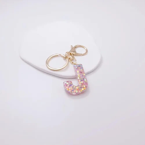 Vista 2 de Mlouye Llaveros coloridos con letras de estrella para mujeres y niñas, lindas resinas de la A a la Z, letras del alfabeto con borla para llaves