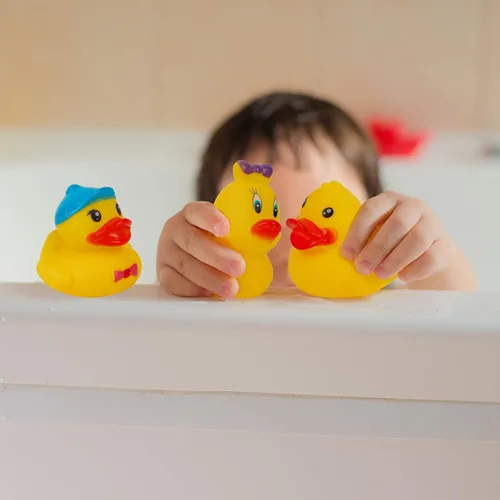 Vista 7 de Juego de 15 patos de goma de juguete de baño, 2 pulgadas, juego de pato flotante de goma chirriante para baby shower, bañera y piscina