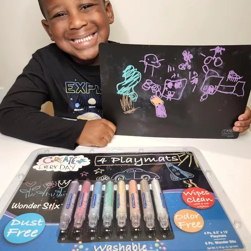 Vista 6 de The Pencil Grip Kit de tapete de juego de pizarra negra con 8 Wonder Stix, 8-1/2 "x 12", 4 tablas