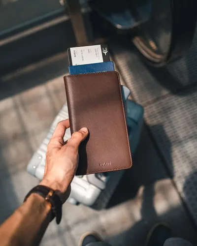 Vista 6 de VULKIT Cartera para pasaporte, cartera de viaje con bloqueo RFID para hombres y mujeres