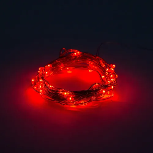 Vista 2 de Hometown Evolution, Inc. Luces de Hadas Rojas - Funcionan con Baterías - 6 Pies 20 Luces Micro LED Rojas en Alambre de Cobre - Impermeables para Uso
