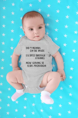 Vista 10 de CBTwear Did 9 Month, Escaped Through a Tunnel, Serving 18 Years Baby Body Unisex Comfy Humor