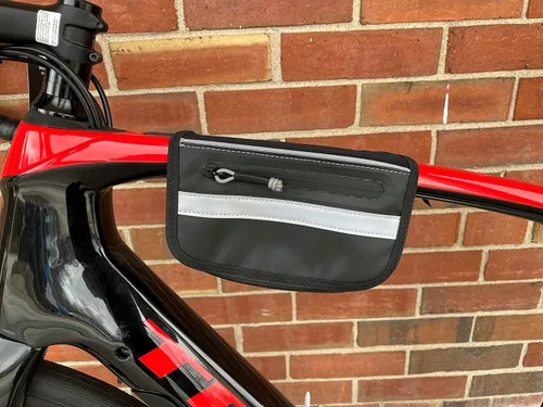 Vista 6 de BiKase Clutch - Eleganta bolsa de bicicleta que se monta en tu bicicleta o la puedes llevar. Bolso cruzado que se convierte en bolsa de bicicleta